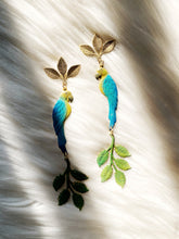 Load image into Gallery viewer, DREAMGAZE parrot earrings